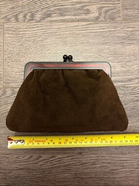 Vintage made in England 🏴󠁧󠁢󠁥󠁮󠁧󠁿 Suede Kiss-Lock Clutch